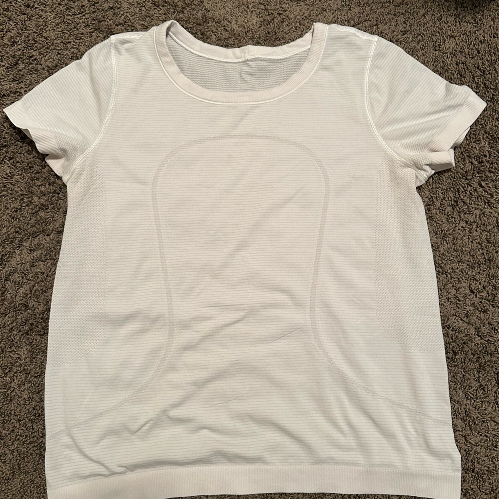 White lululemon swiftly relaxed tee. Size 10. Shirt is in good condition.